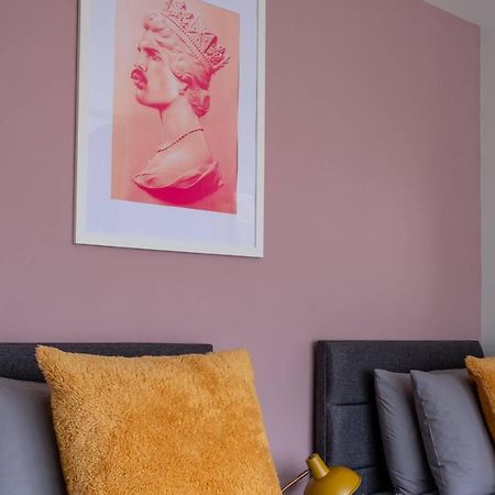 Ultimate Glam, Vintage Central Pad. Cool 70S Bar. Bournemouth Ngoại thất bức ảnh