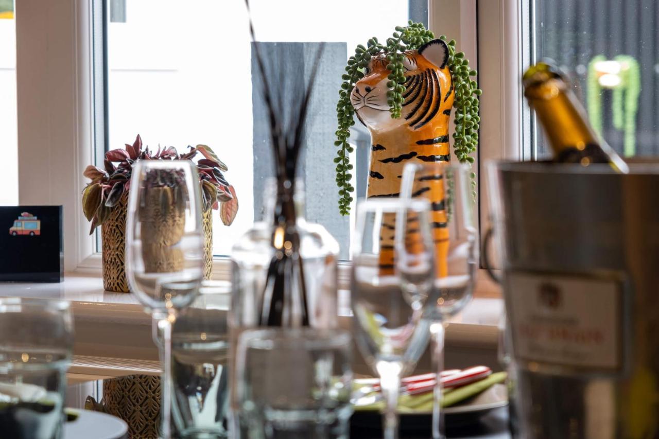 Ultimate Glam, Vintage Central Pad. Cool 70S Bar. Bournemouth Ngoại thất bức ảnh