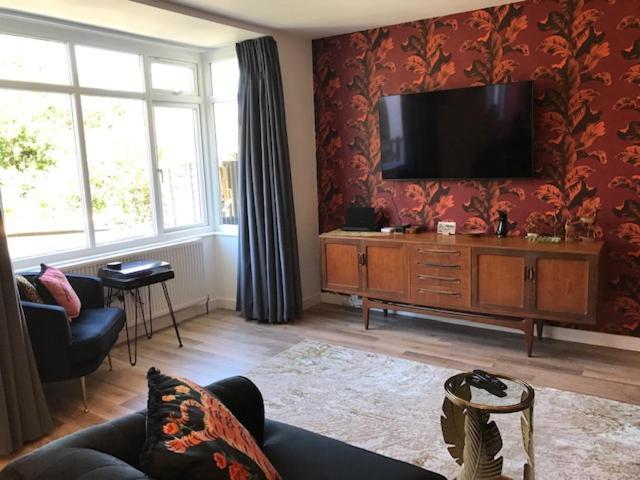 Ultimate Glam, Vintage Central Pad. Cool 70S Bar. Bournemouth Ngoại thất bức ảnh