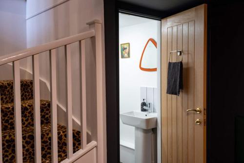 Ultimate Glam, Vintage Central Pad. Cool 70S Bar. Bournemouth Ngoại thất bức ảnh